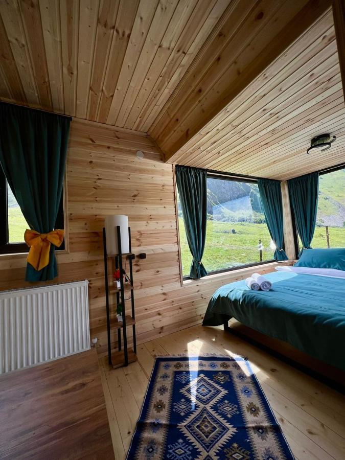 Kazbegi Inn Cottages ภายนอก รูปภาพ