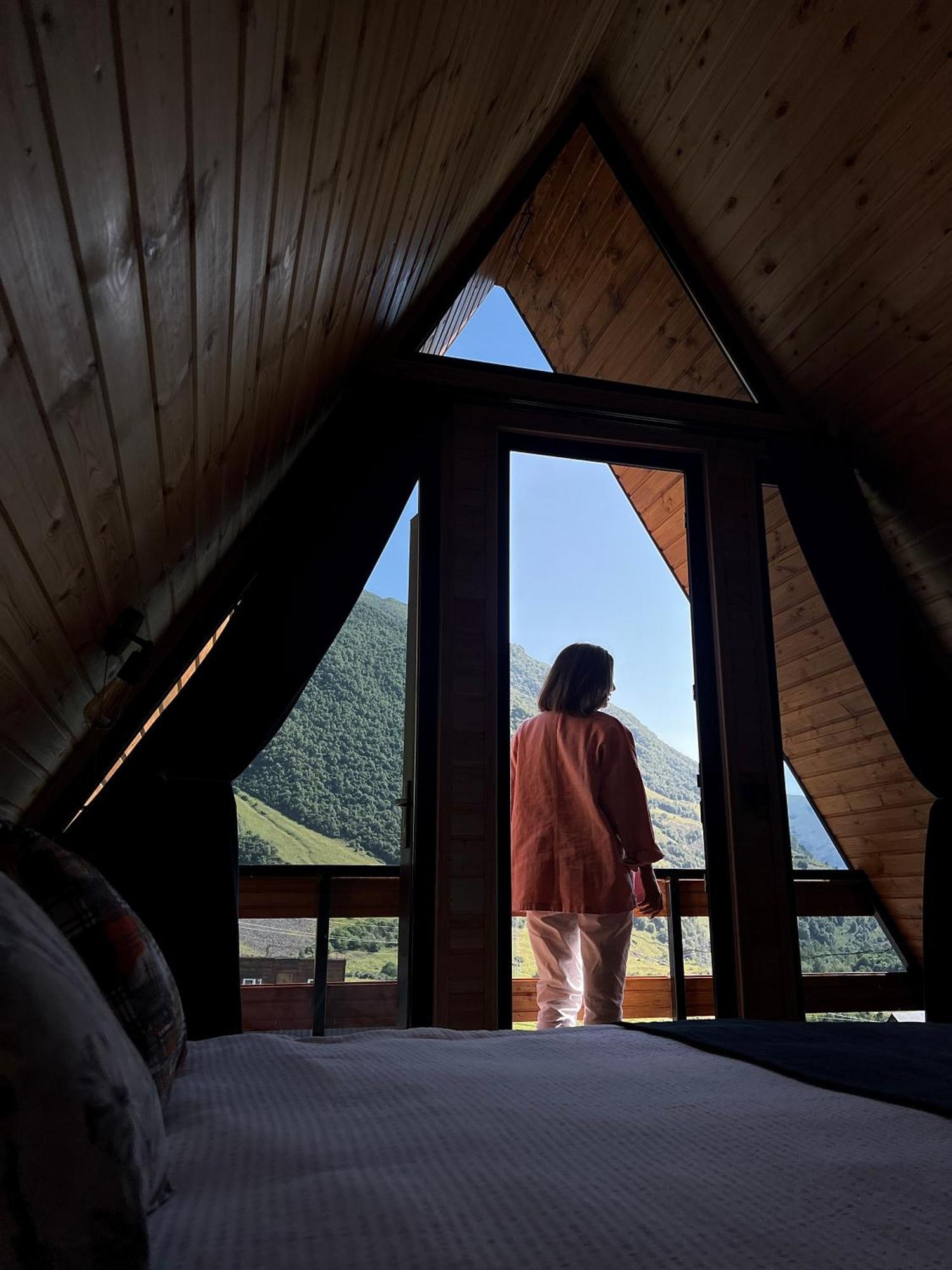 Kazbegi Inn Cottages ภายนอก รูปภาพ