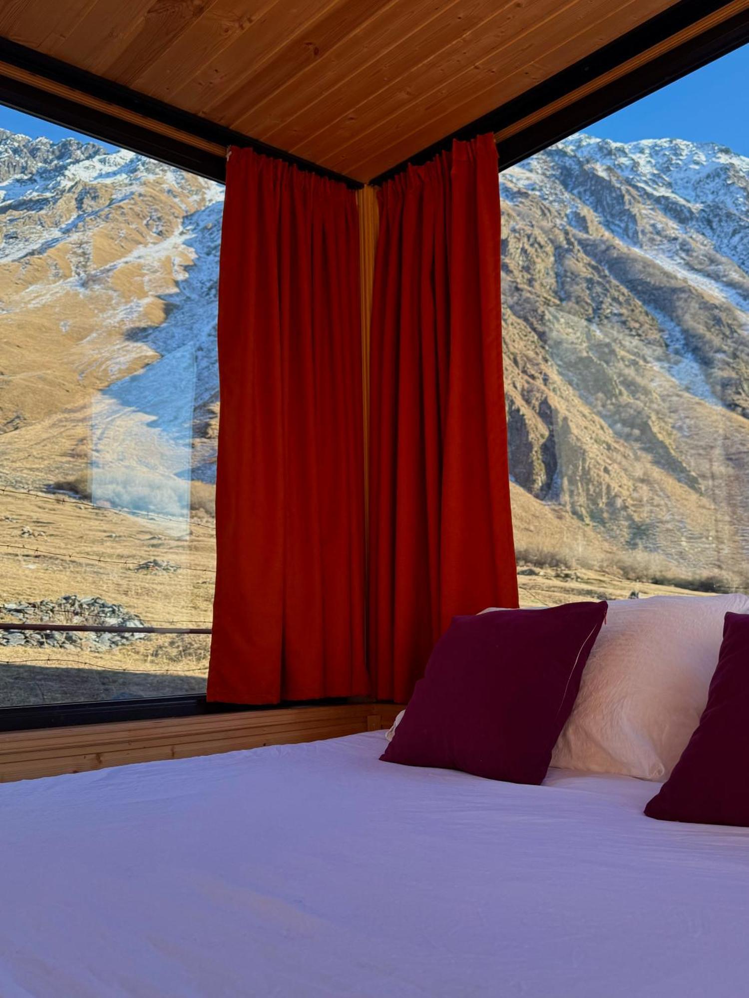 Kazbegi Inn Cottages ภายนอก รูปภาพ