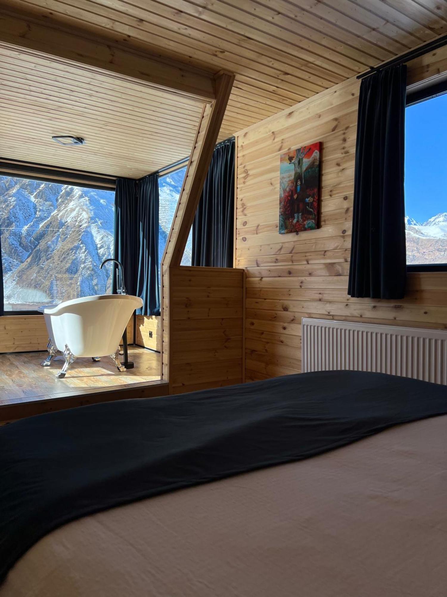 Kazbegi Inn Cottages ภายนอก รูปภาพ